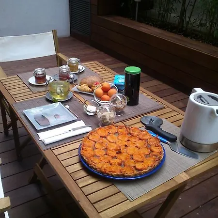 剧院小屋酒店 *